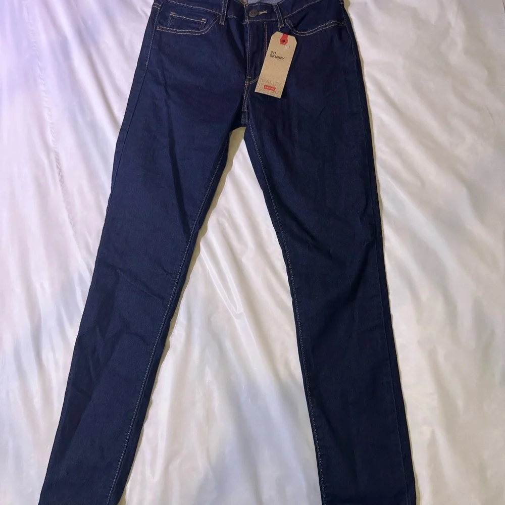 Levi's Women's Dark Blue Skinny Jeans - Picture 6 of 6